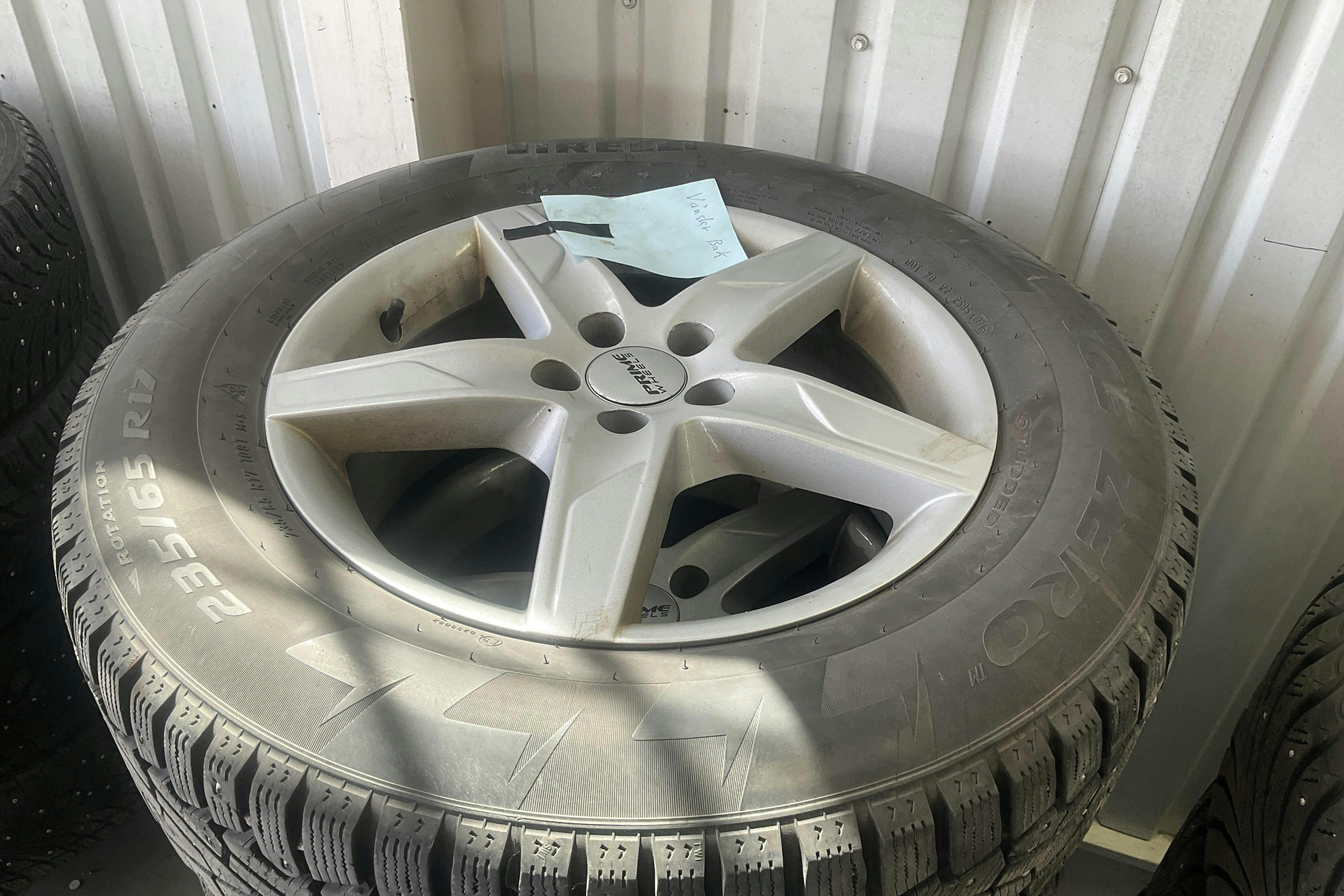 Vehicle Image 16