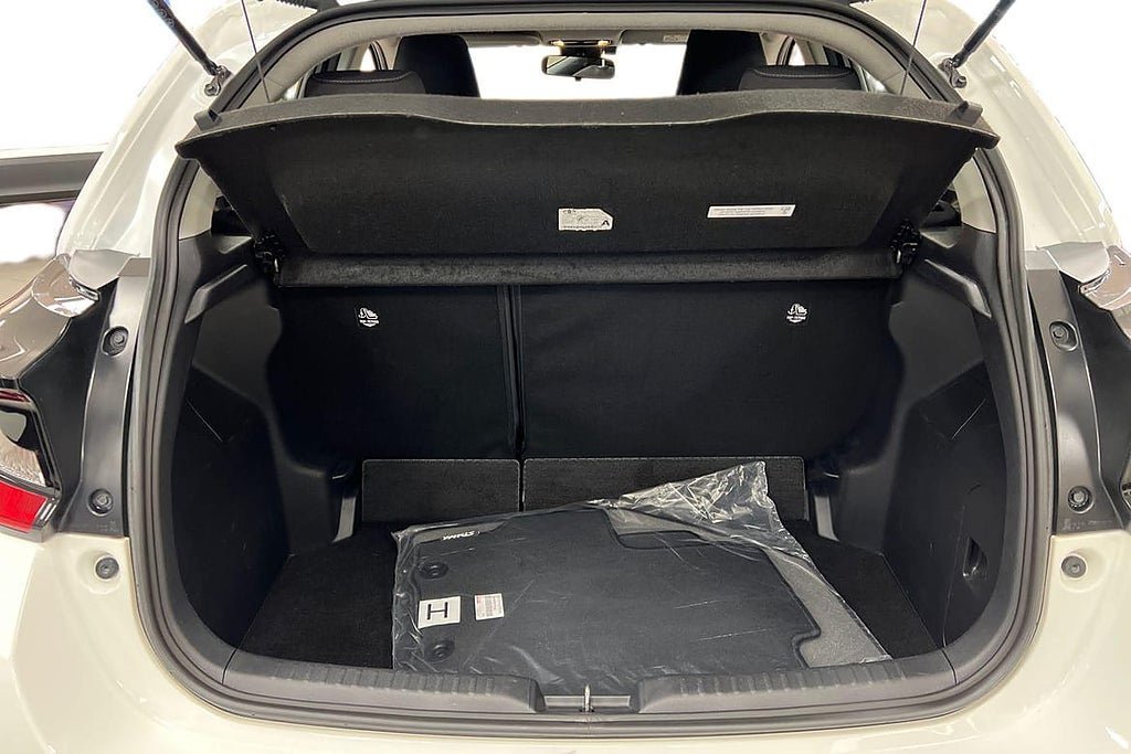 Vehicle Image 12