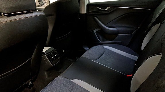 Vehicle Image 12