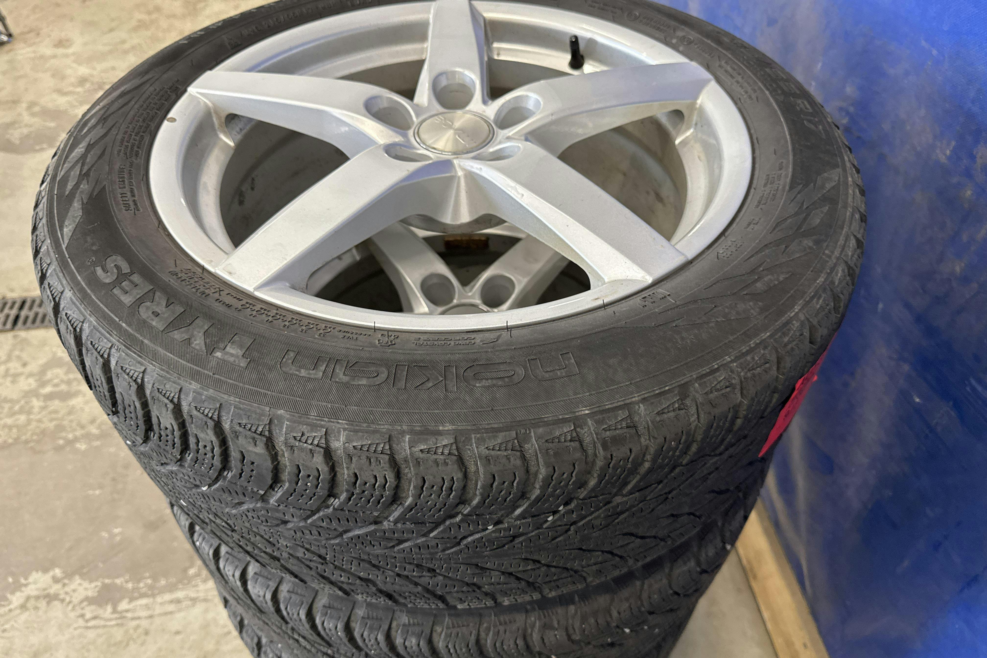 Vehicle Image 11