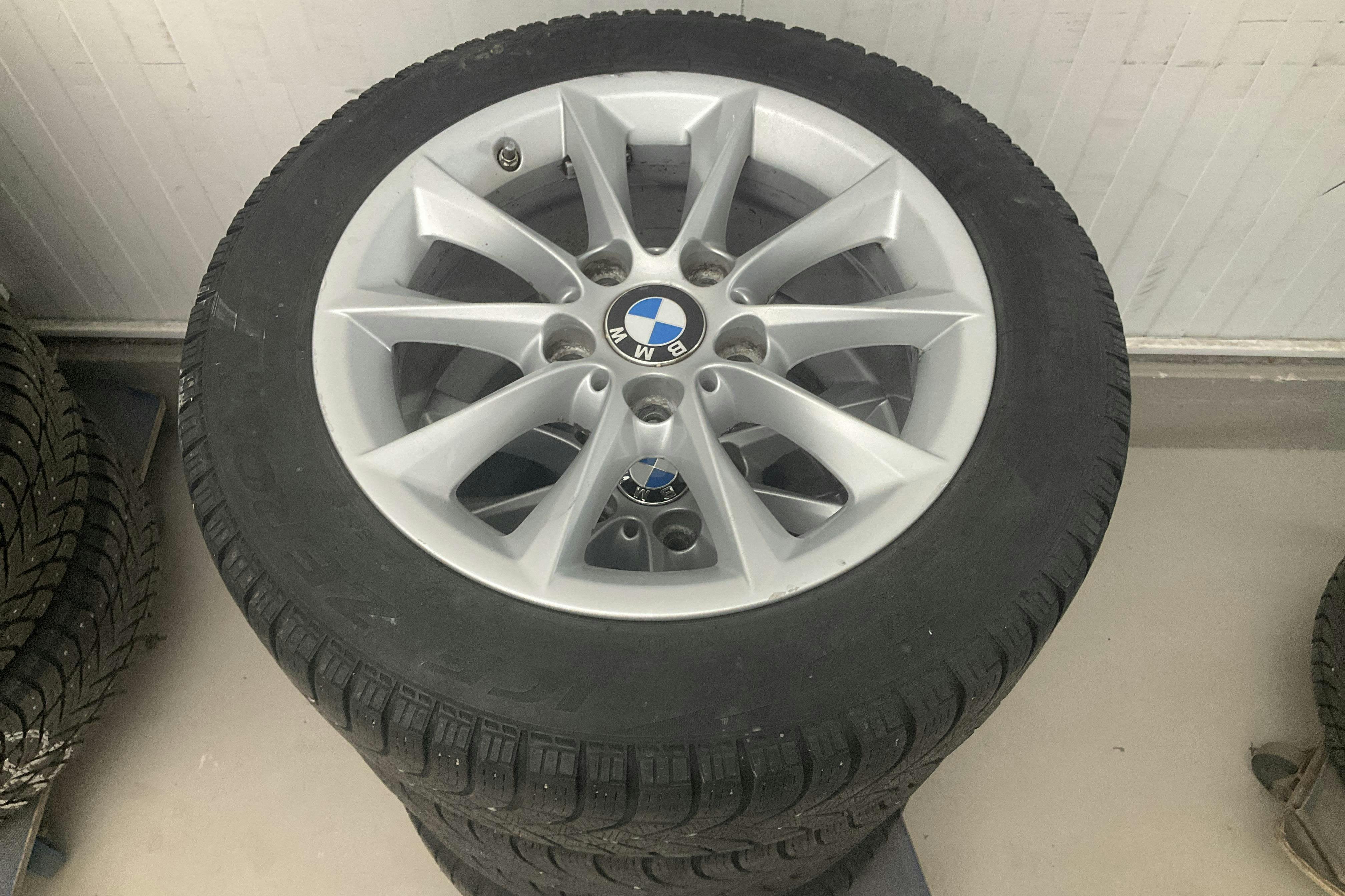 Vehicle Image 16