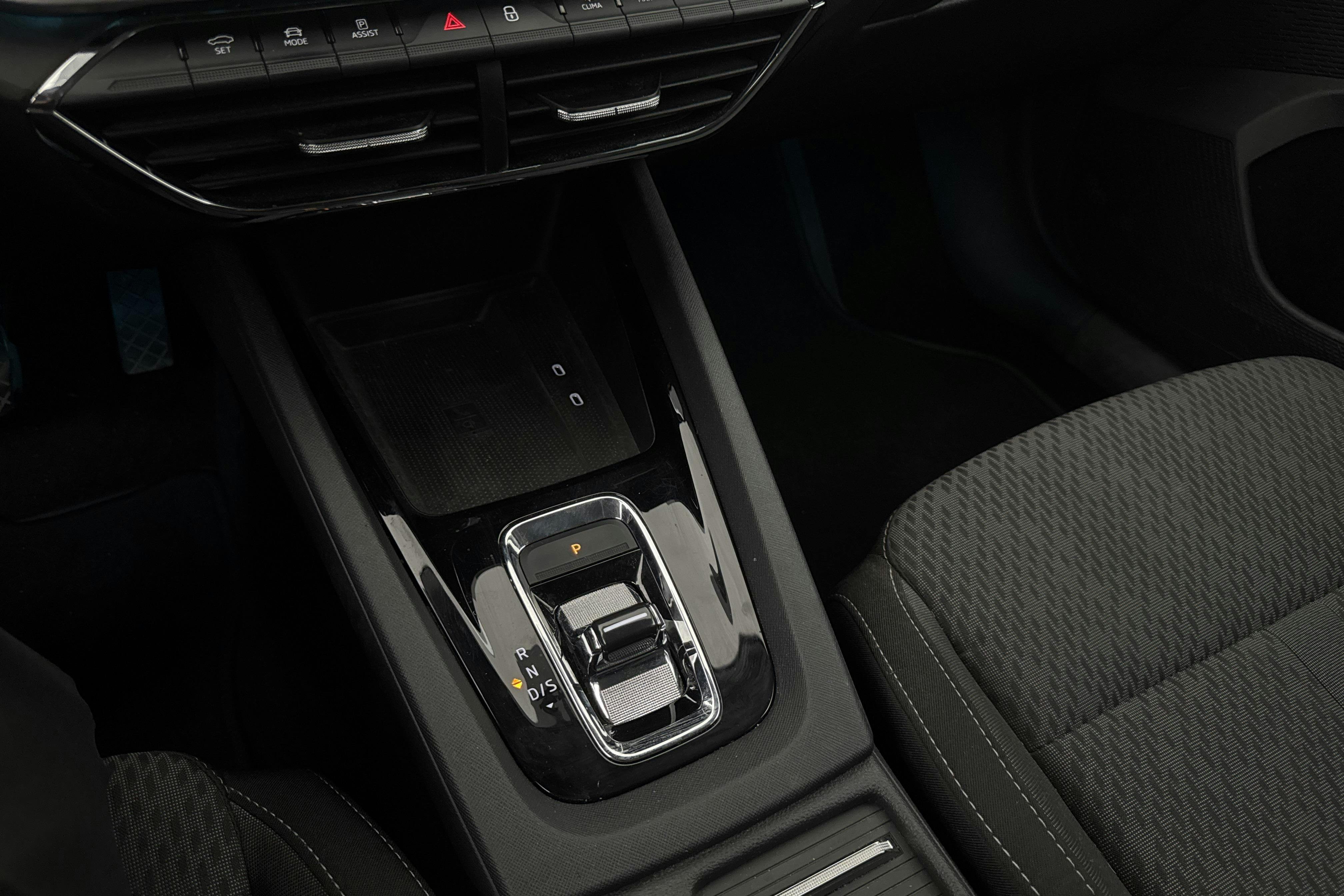 Vehicle Image 16