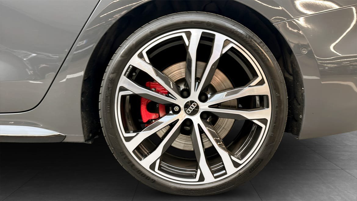 Vehicle Image 6