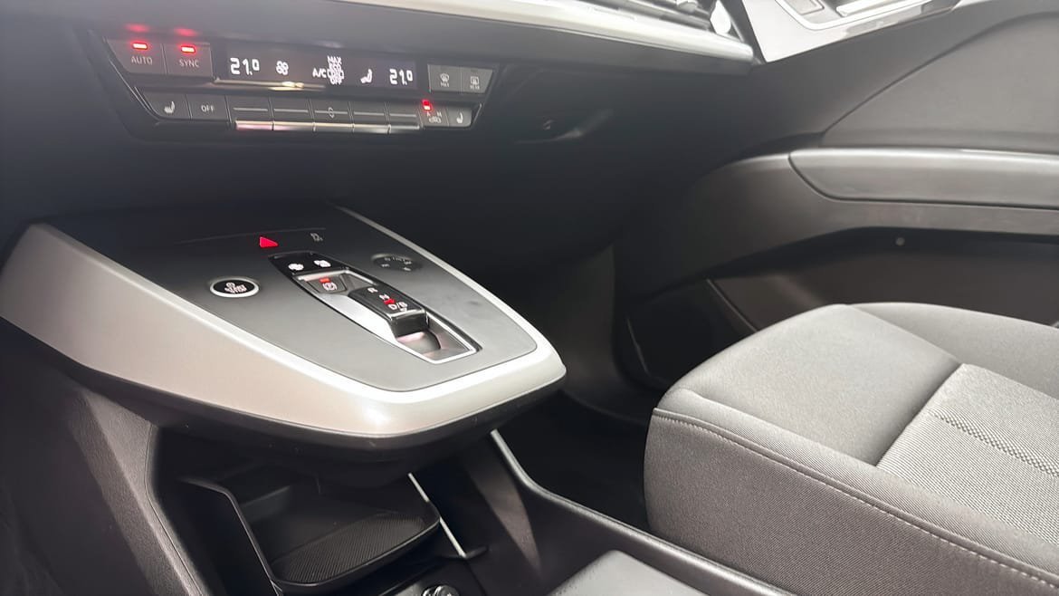 Vehicle Image 17