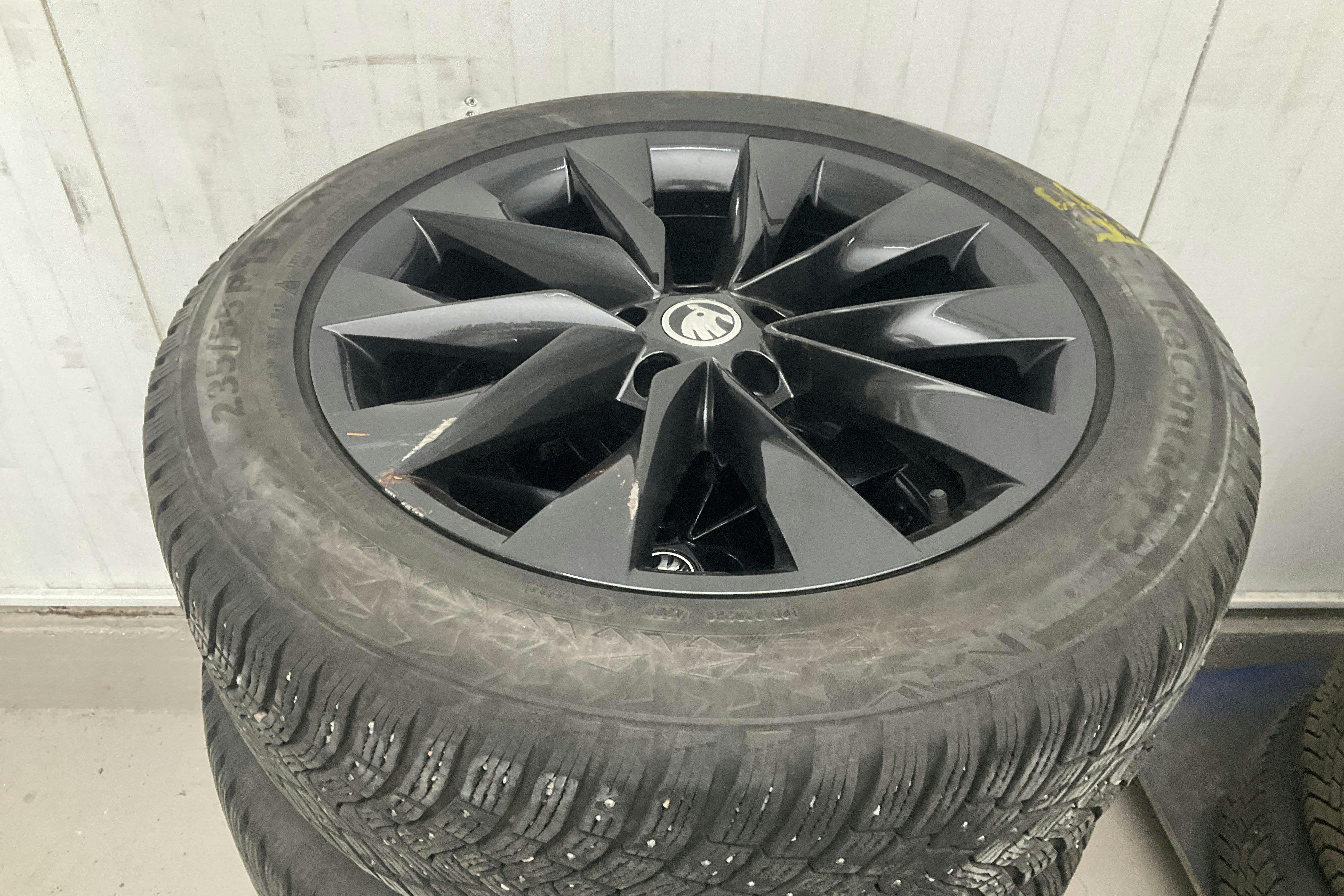 Vehicle Image 25