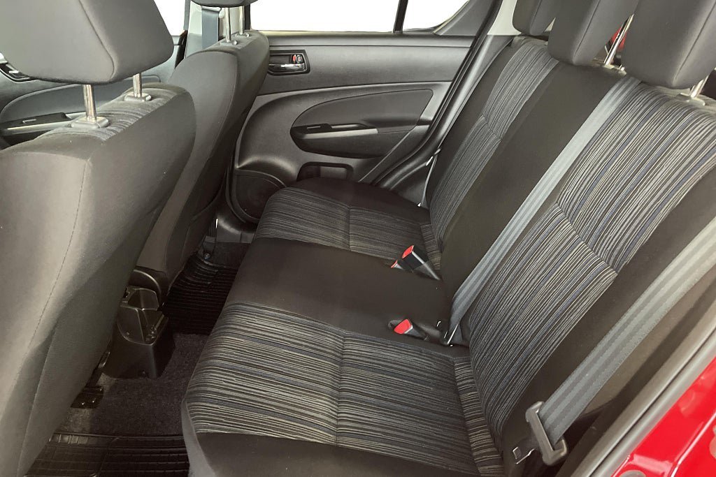 Vehicle Image 16