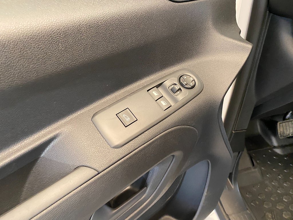 Vehicle Image 27