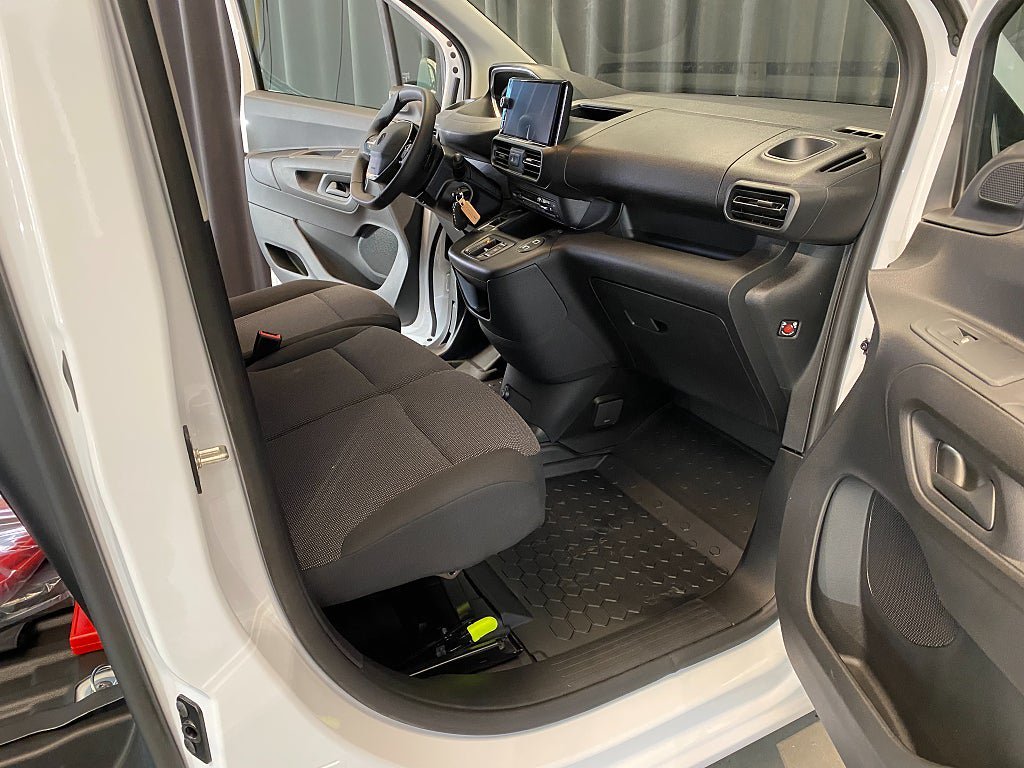 Vehicle Image 35