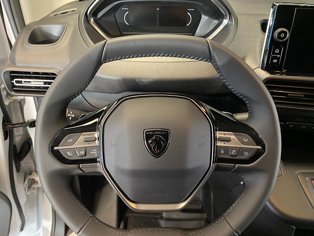 Vehicle Image 37