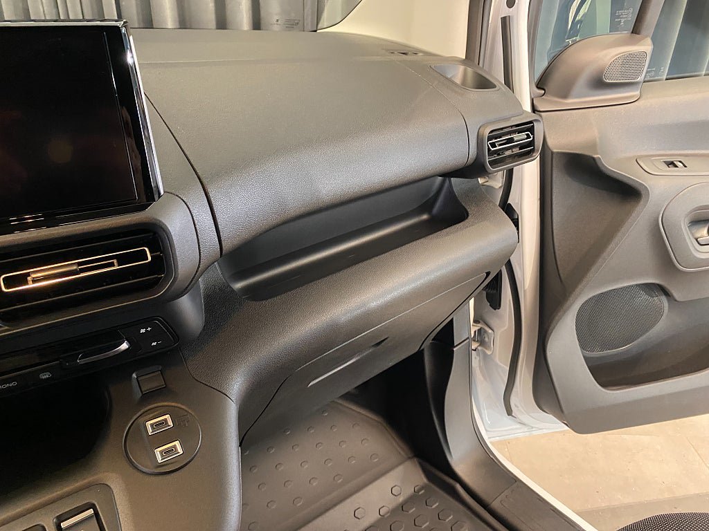 Vehicle Image 40
