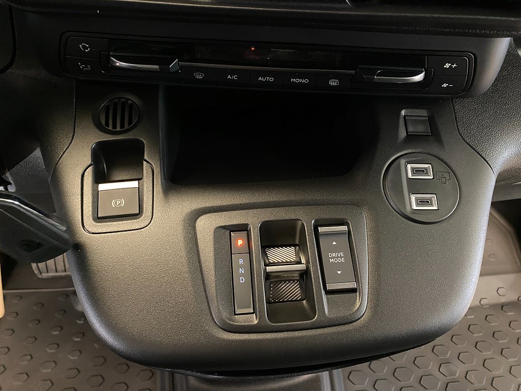 Vehicle Image 42