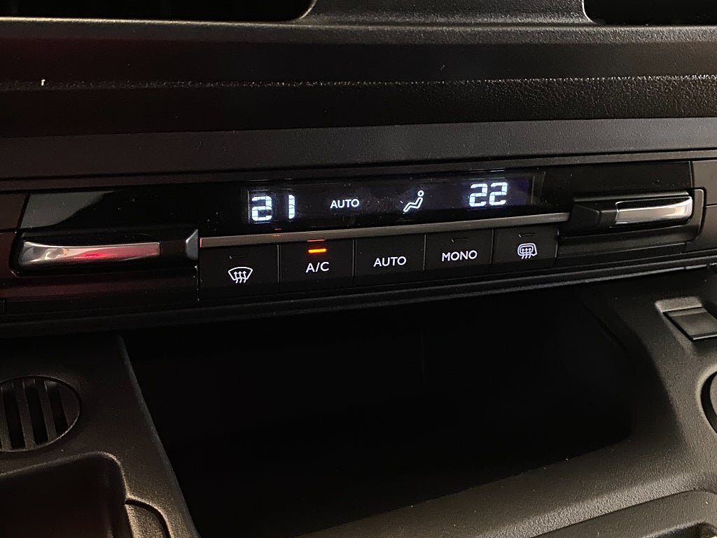 Vehicle Image 52