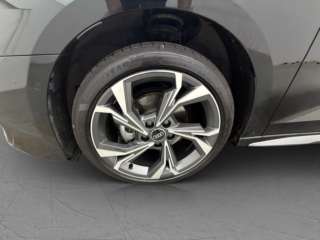 Vehicle Image 30