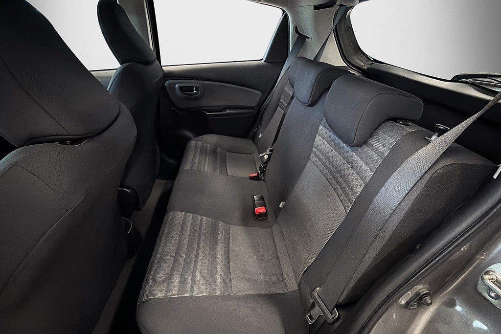 Vehicle Image 6