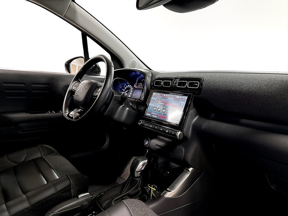 Vehicle Image 15