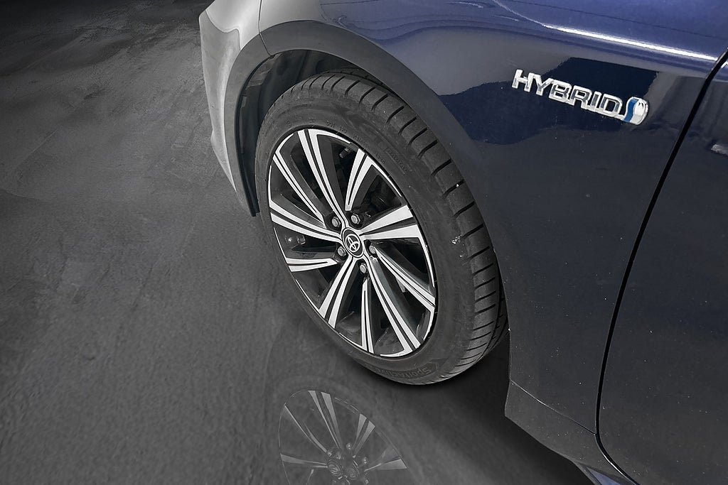 Vehicle Image 12