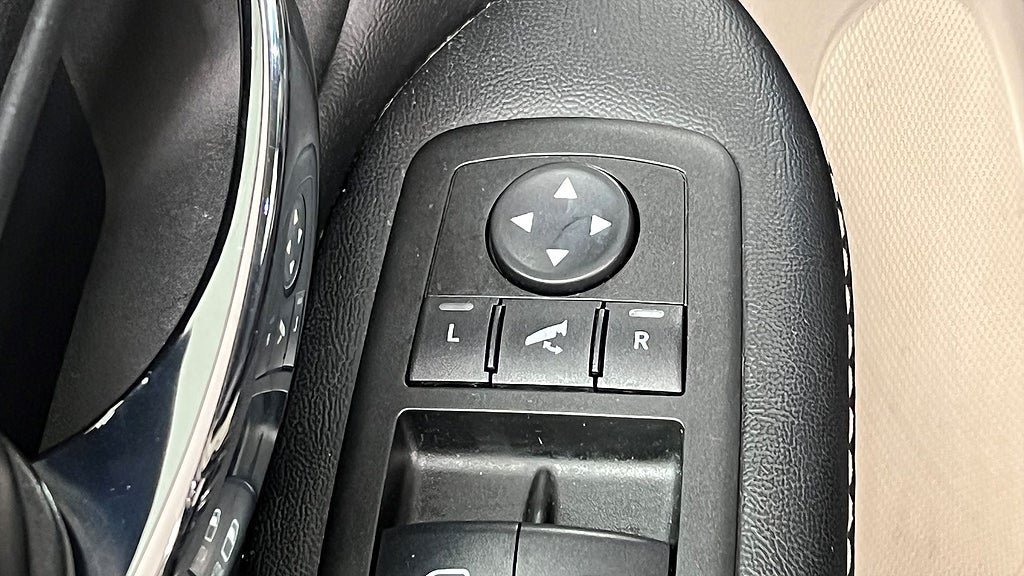 Vehicle Image 24