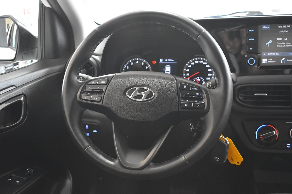 Vehicle Image 10