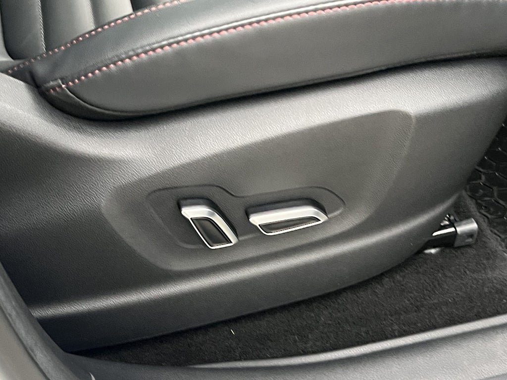 Vehicle Image 23