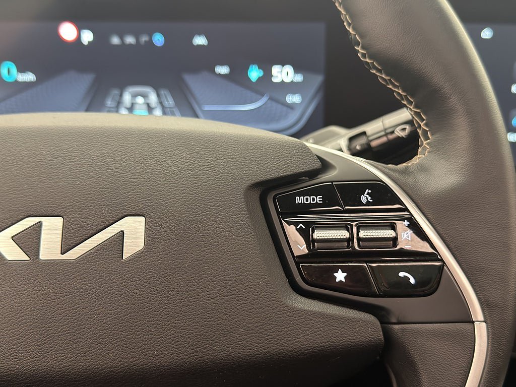 Vehicle Image 29