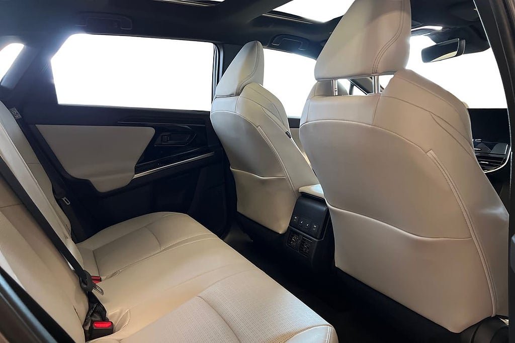 Vehicle Image 9