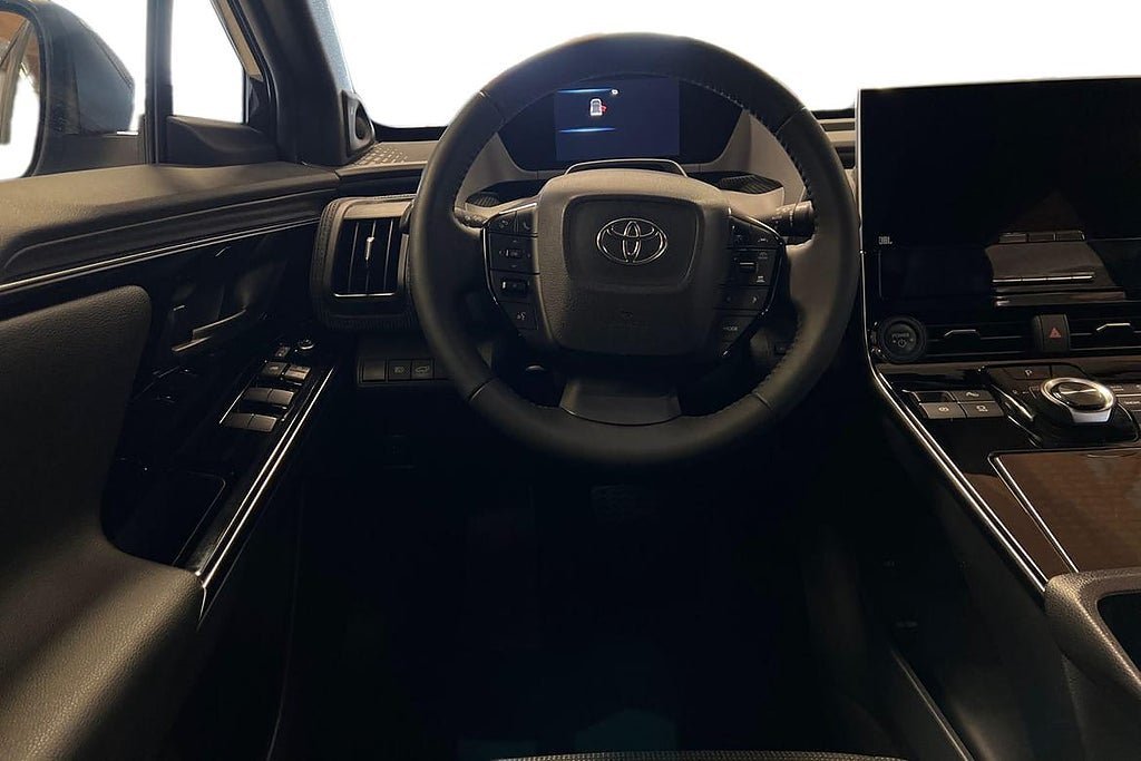 Vehicle Image 11