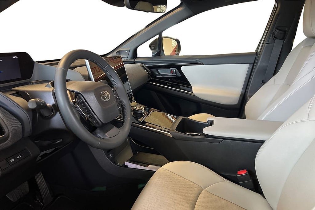 Vehicle Image 14