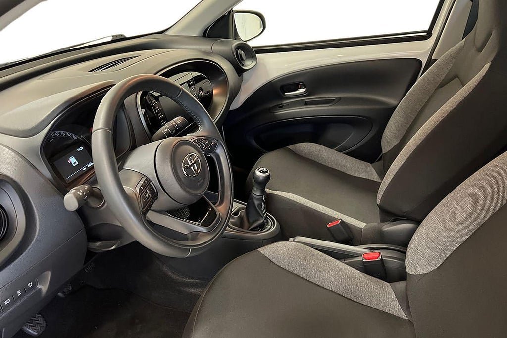Vehicle Image 12