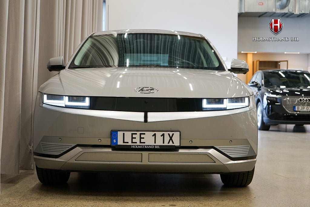 Vehicle Image 6