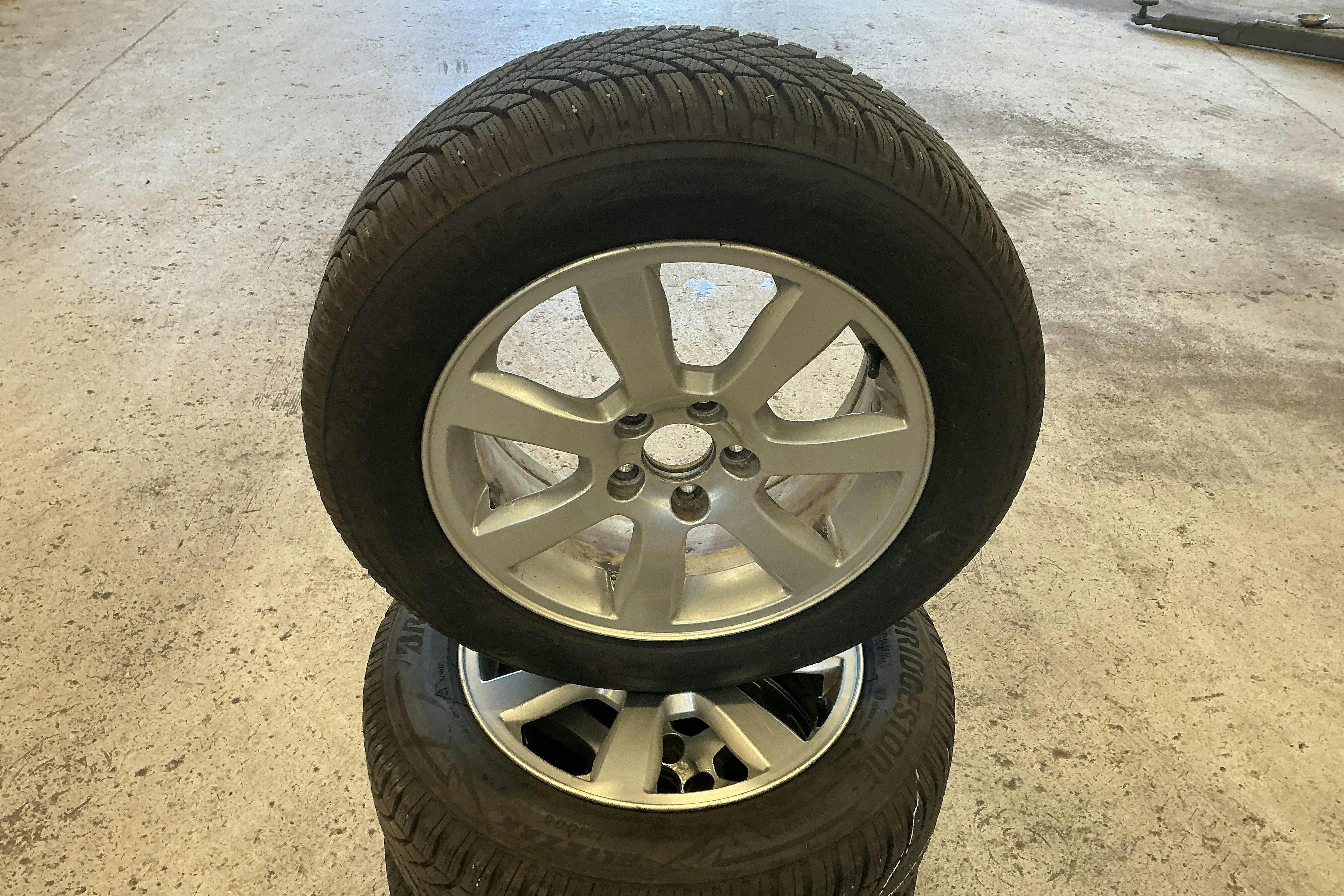 Vehicle Image 12