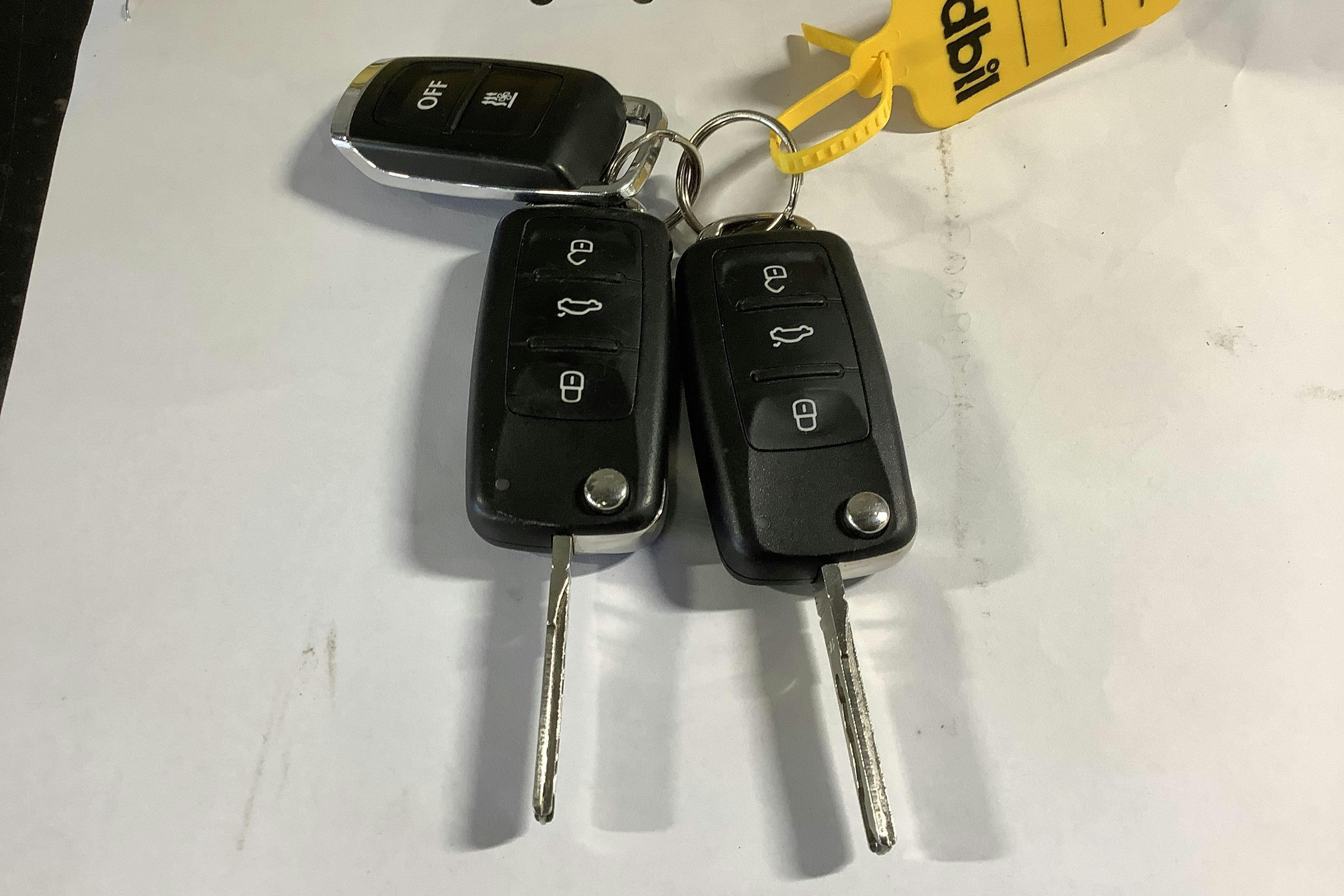 Vehicle Image 16