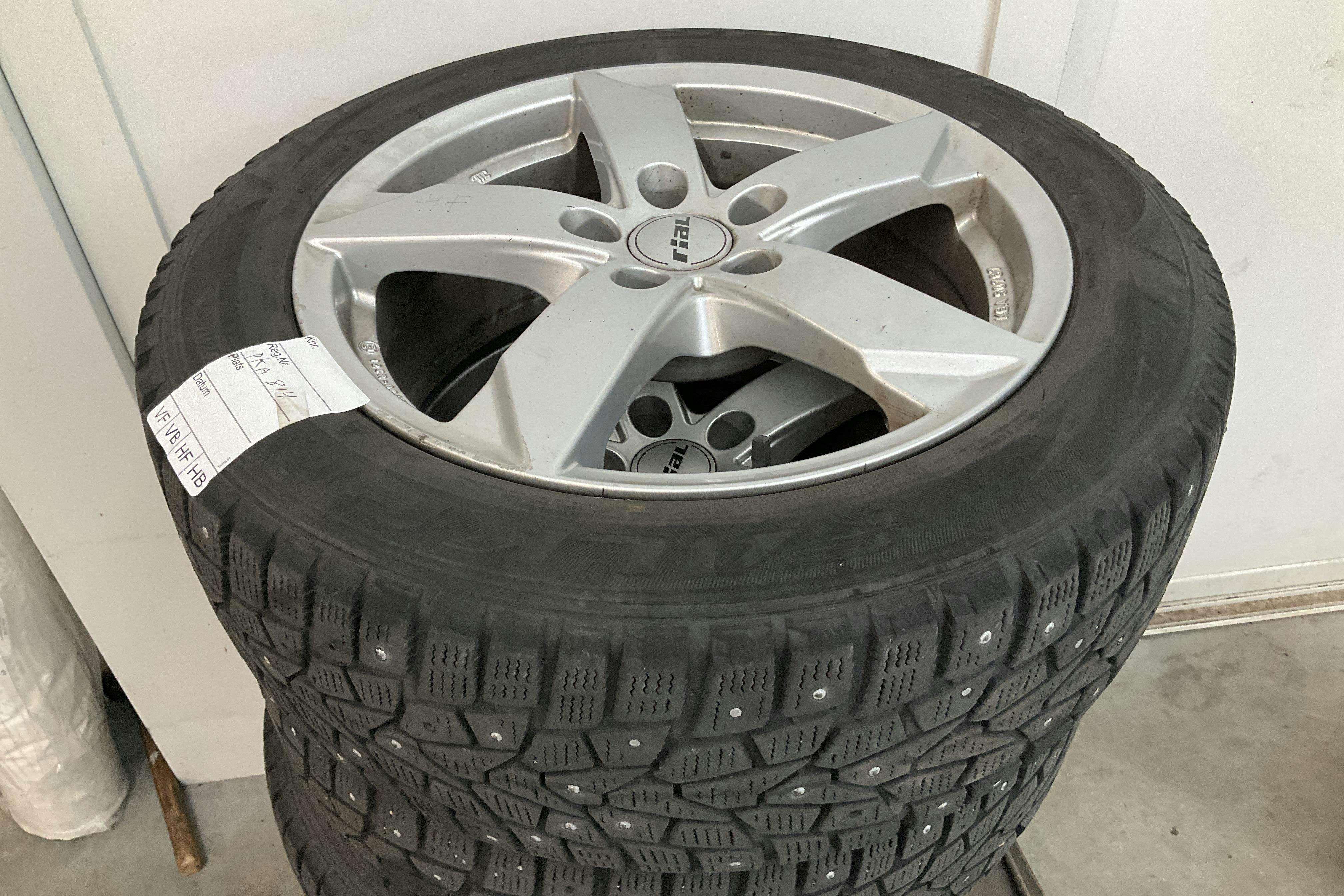 Vehicle Image 13