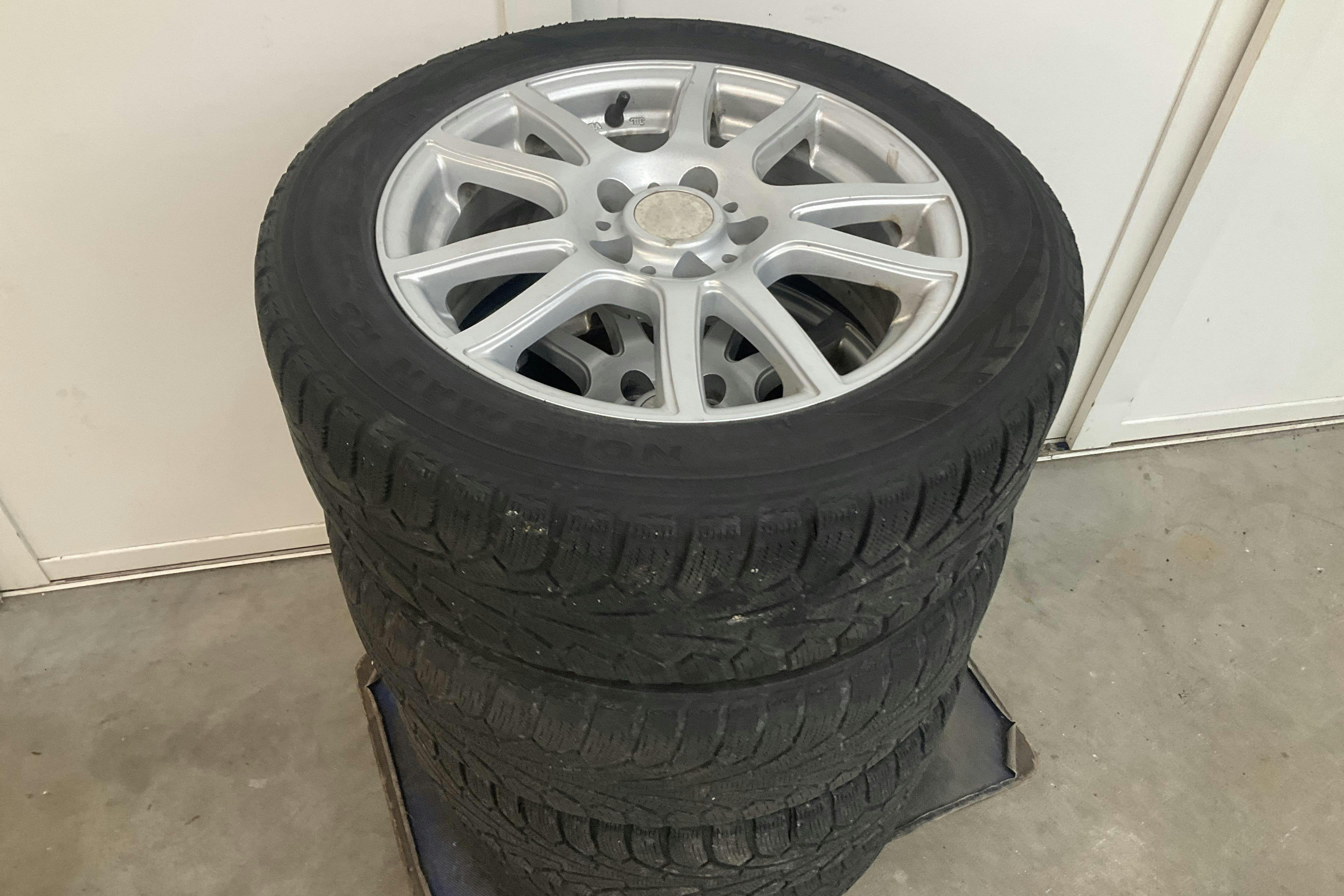 Vehicle Image 11