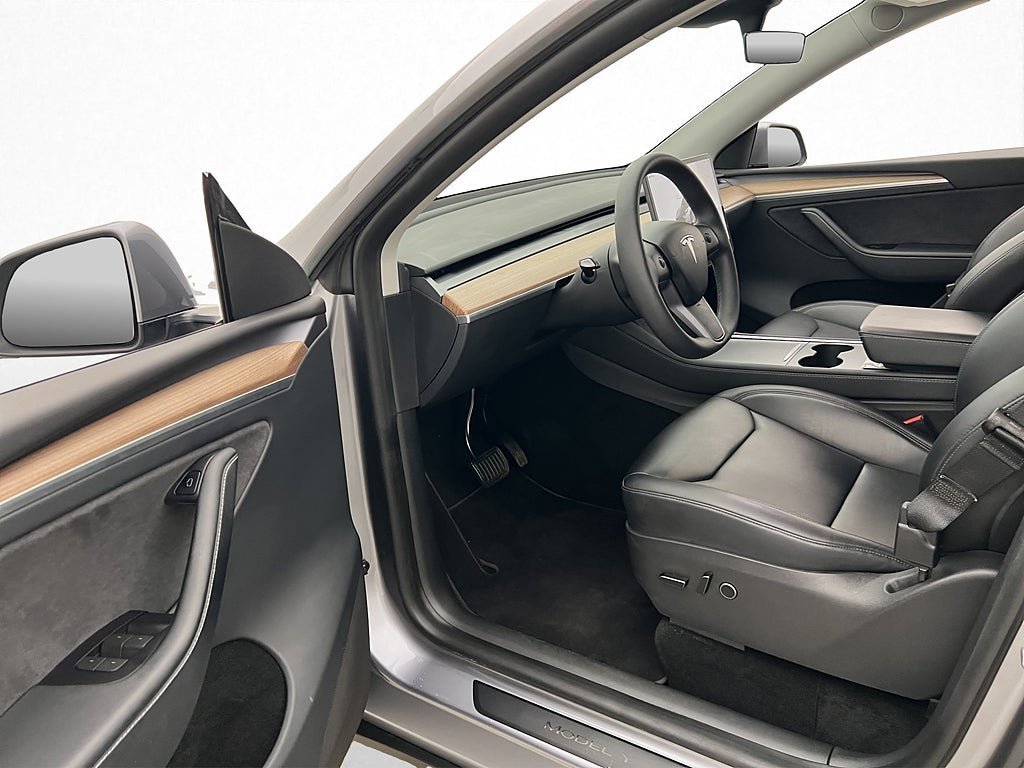 Vehicle Image 11