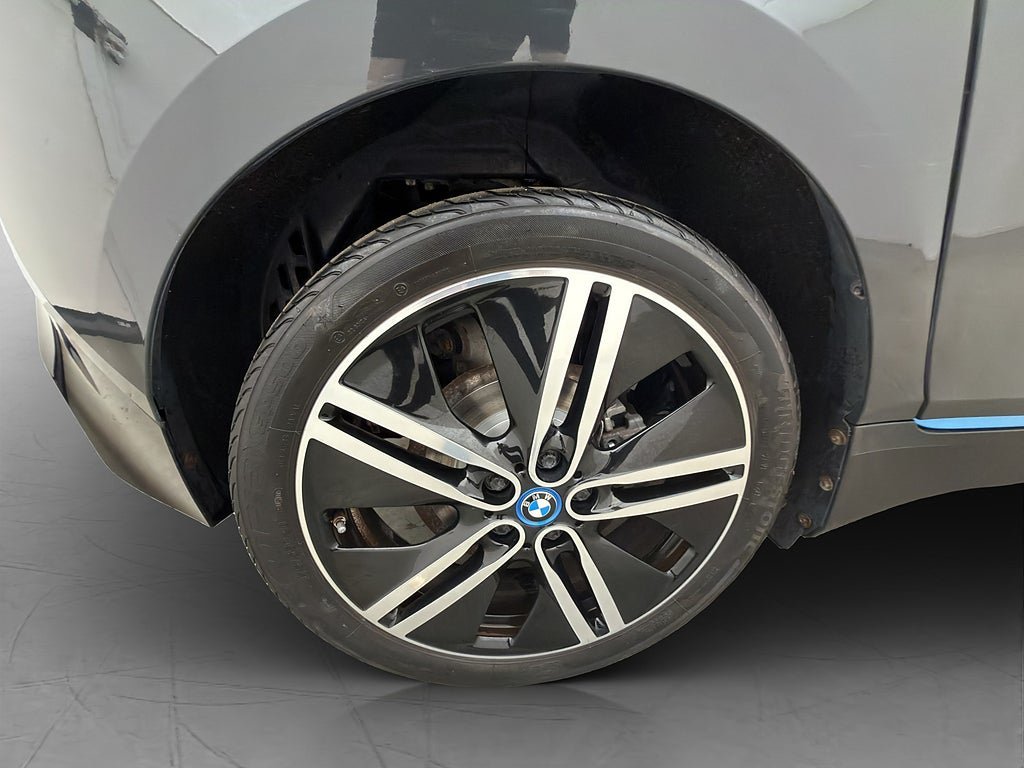 Vehicle Image 32
