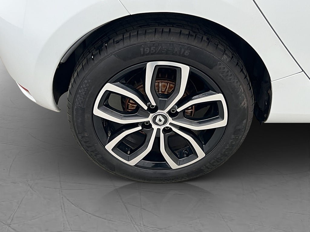 Vehicle Image 25