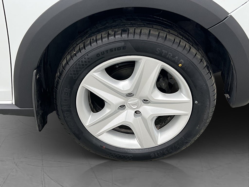 Vehicle Image 25