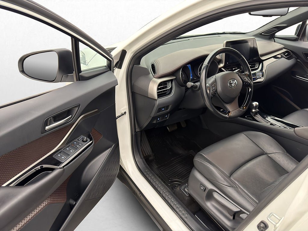 Vehicle Image 11
