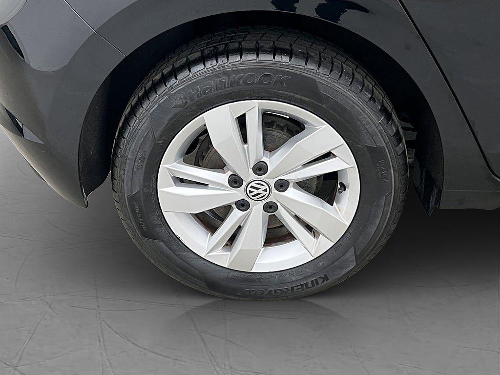 Vehicle Image 25