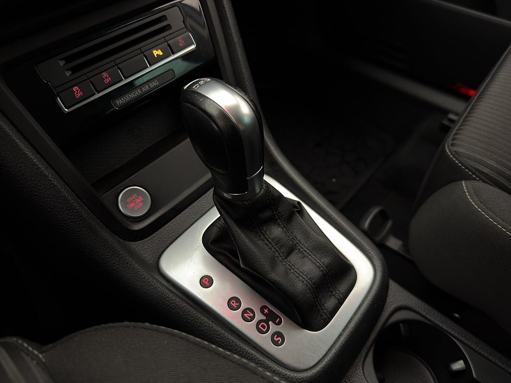 Vehicle Image 25