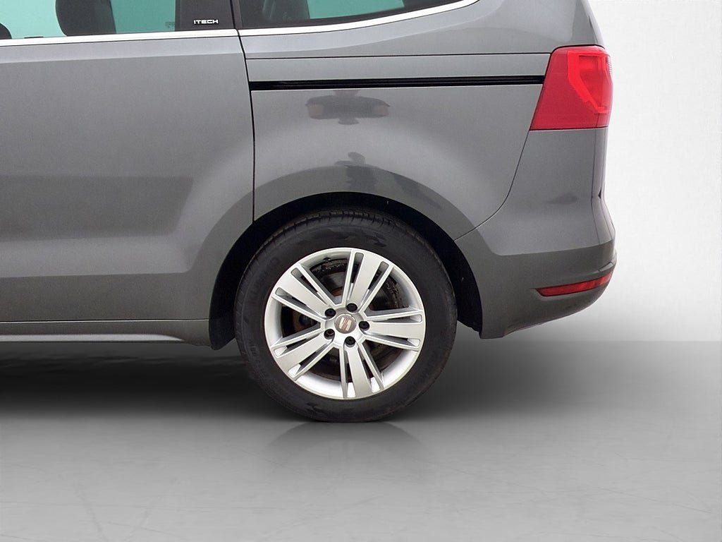 Vehicle Image 32
