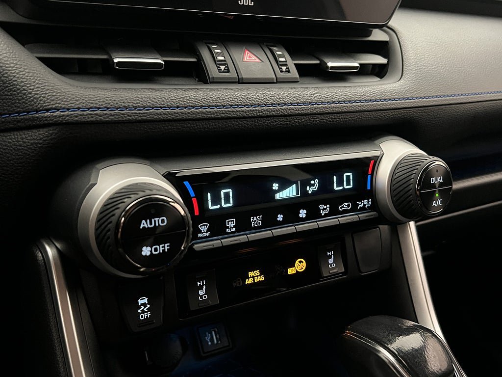 Vehicle Image 23
