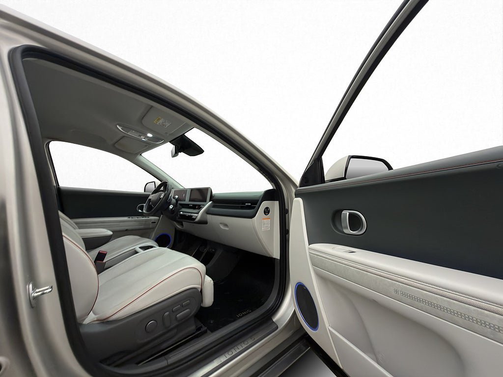 Vehicle Image 30
