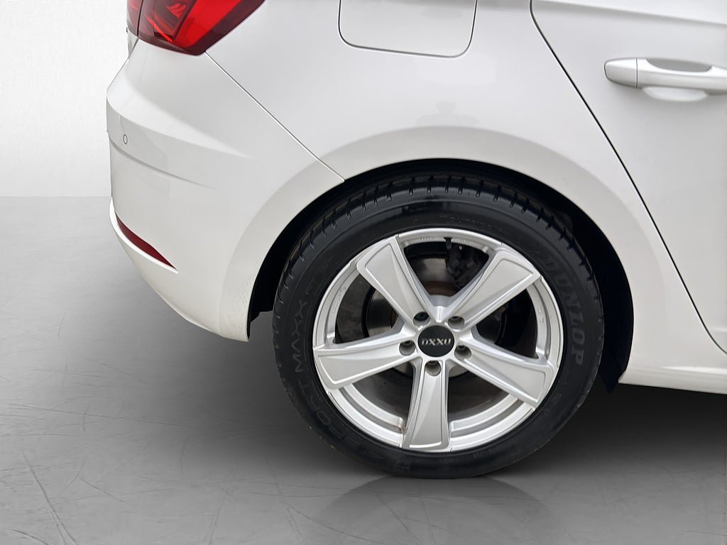 Vehicle Image 30