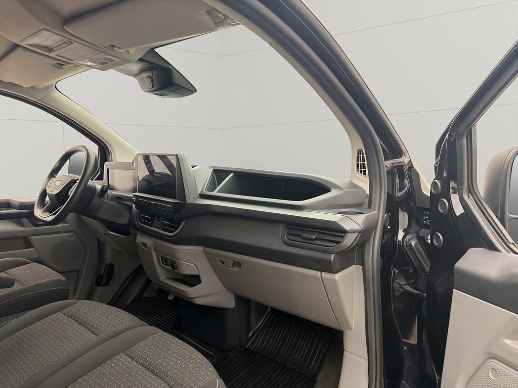 Vehicle Image 32
