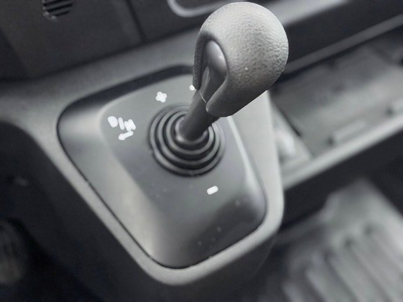 Vehicle Image 25