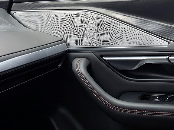 Vehicle Image 32