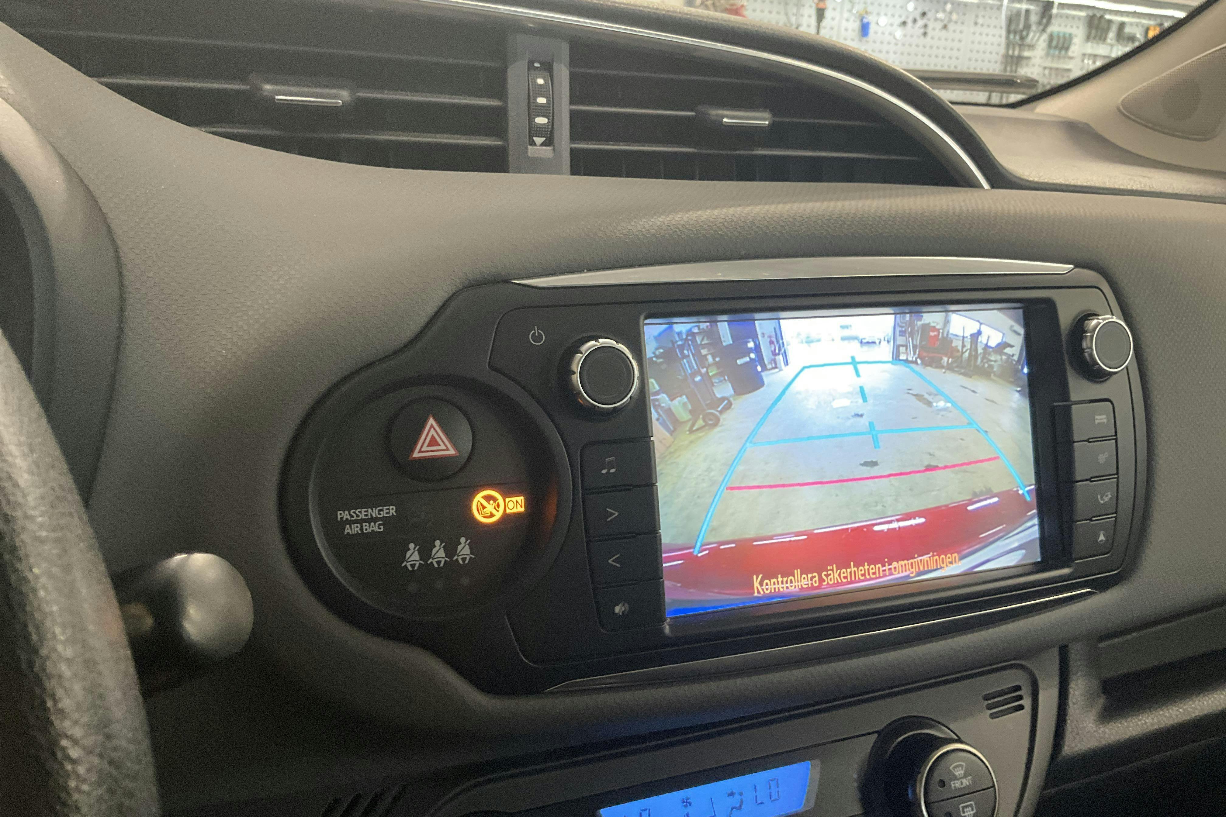 Vehicle Image 12