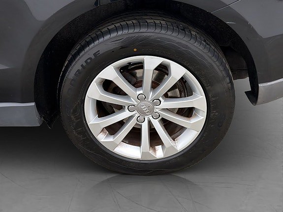 Vehicle Image 24