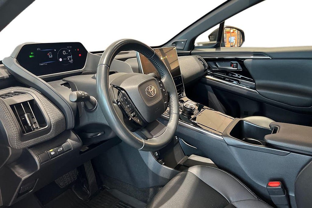 Vehicle Image 14